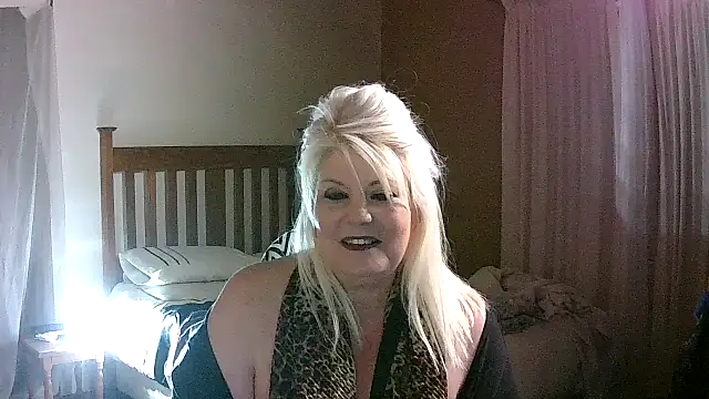 Miahotmilf live sex cam