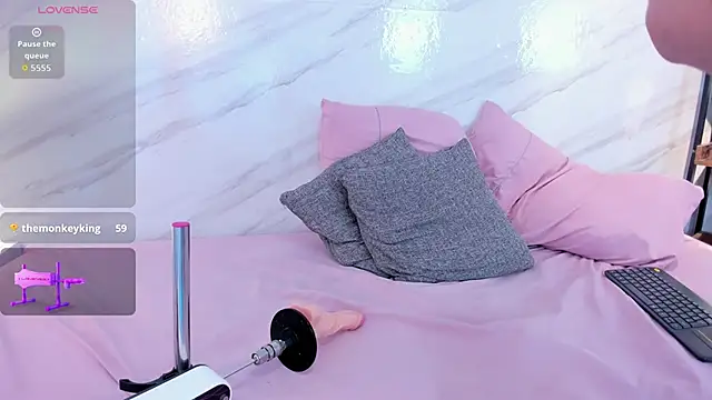 mia_gold_'s cam snapshot