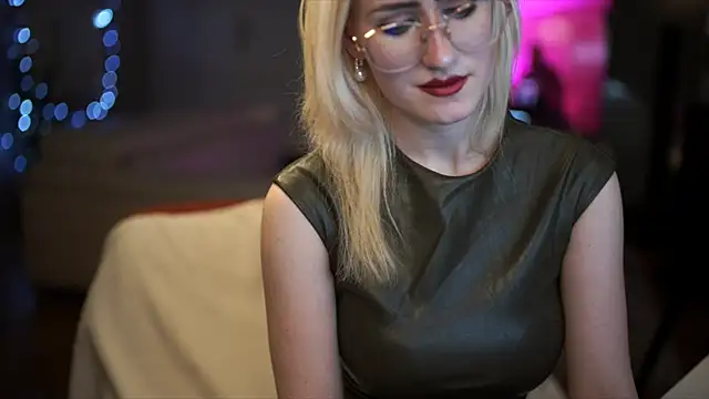 ReadBtwnLinez's cam snapshot