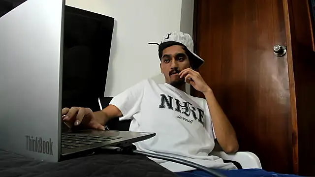 latin_bbc's cam snapshot