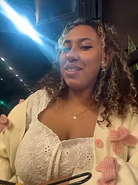 lauraltt live sex cam