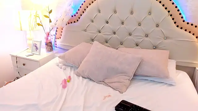 EllaEvanz's cam snapshot