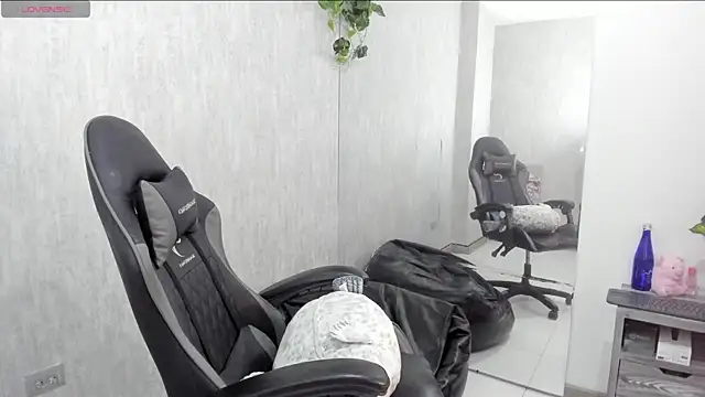 Gia_Campbell's cam snapshot