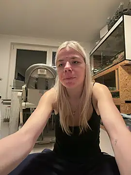 BlondieJujuVibe's cam snapshot