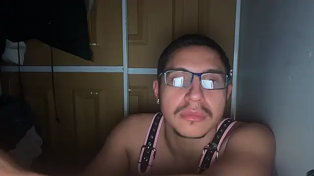 LosAngelesUncutLatino's cam snapshot