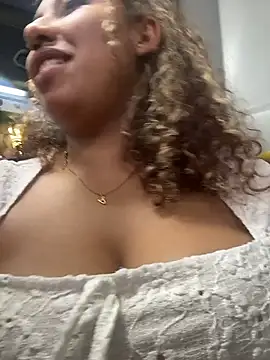 lauraltt live sex cam