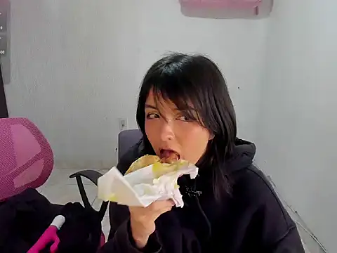 LilyWest19's cam snapshot