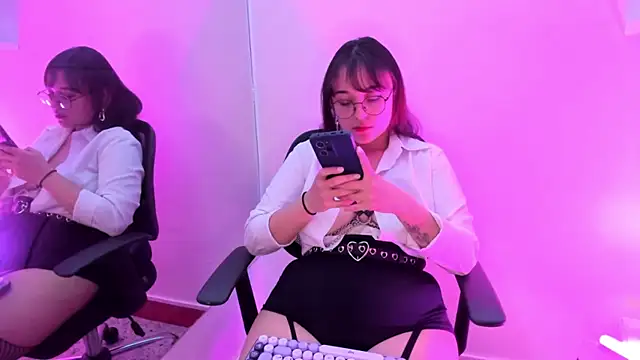 Gloomydoll live sex cam