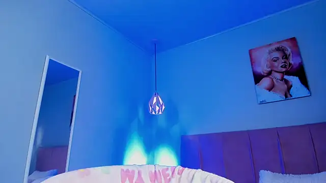 ela_petit's cam snapshot