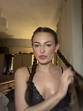 MiaLovesxx's cam snapshot