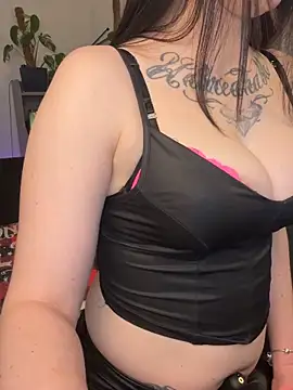 Trixie-Tainted's cam snapshot