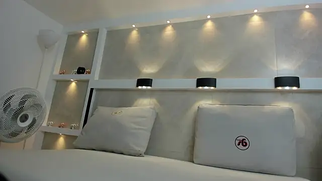 isaa_stone live sex cam