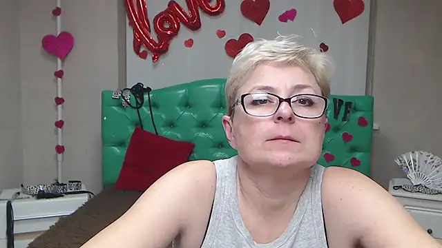 EmiliaGree live sex cam