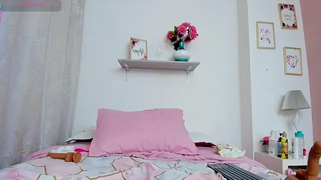 LauraRaider's cam snapshot