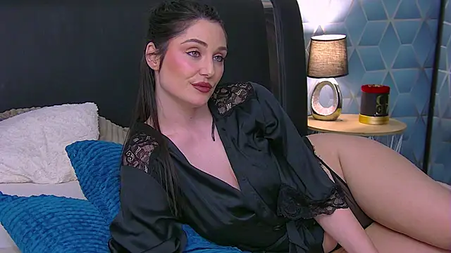 KassieWeins live sex cam