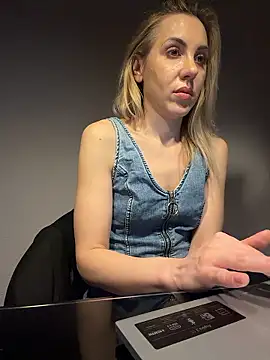 ElenaWhitmore's cam snapshot