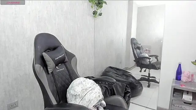 Gia_Campbell's cam snapshot