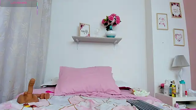 LauraRaider's cam snapshot