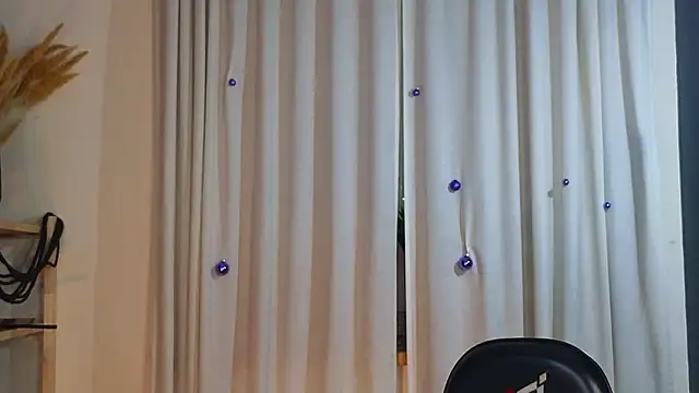 laracroftmansion live sex cam