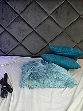 LunaaCurly live sex cam