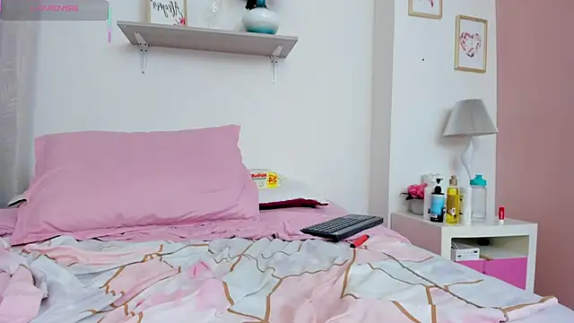 LauraRaider live sex cam