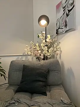 Rae_Lil_White live sex cam