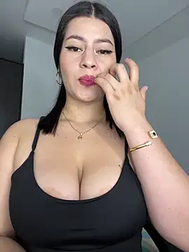 Saanvi21 live sex cam