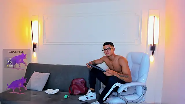 Paradise_boy_s live sex cam