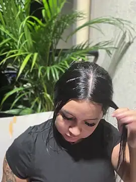 Pretty_Isadora live sex cam