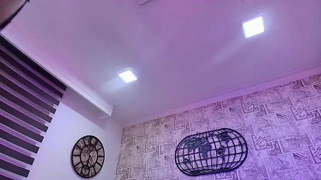 emily_clarkk_'s cam snapshot