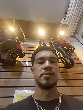 Leonardmoppet live sex cam