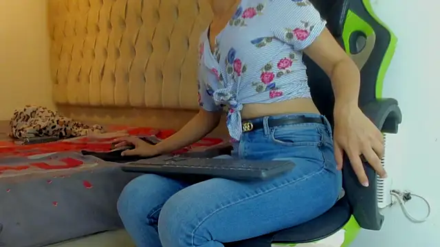 Naomis_35's cam snapshot