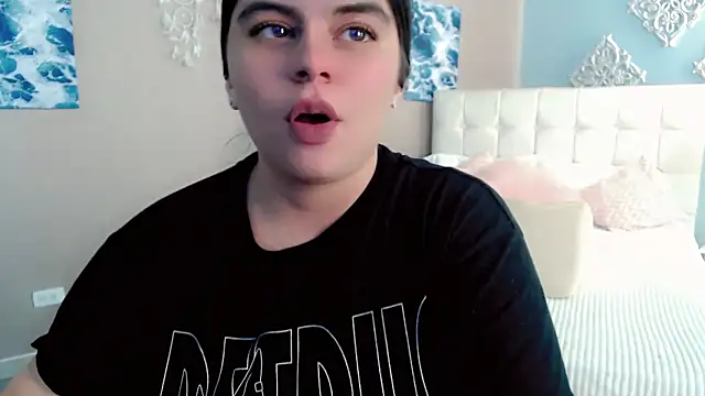 _Maddison_Ivanova_'s cam snapshot