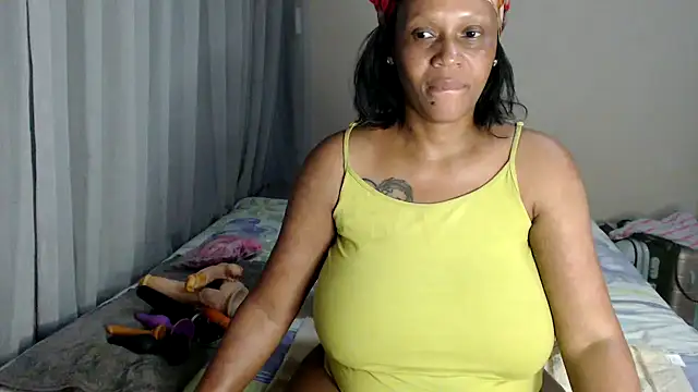 MistressShirleyx live sex cam