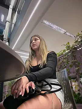lunablossom_ live sex cam