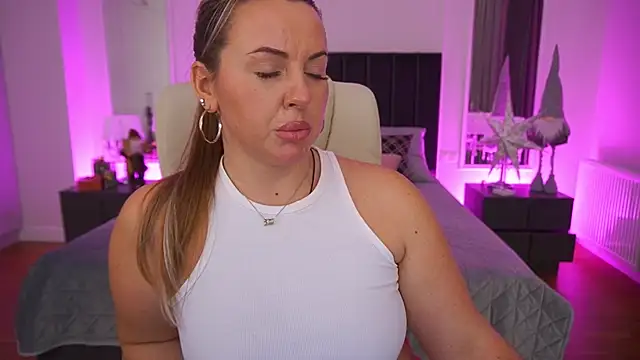 KiraCandyS's cam snapshot