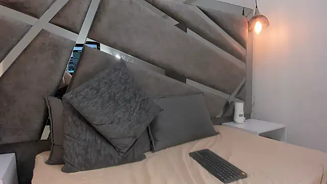 emiily_whitee_'s cam snapshot