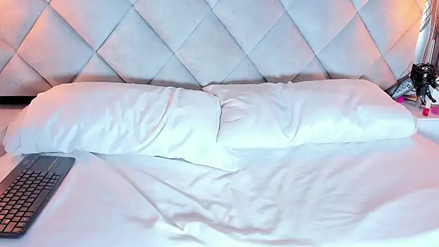 Real_virgin_Pussy's cam snapshot