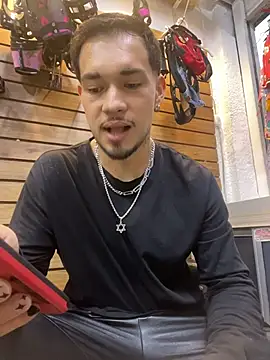 Leonardmoppet live sex cam