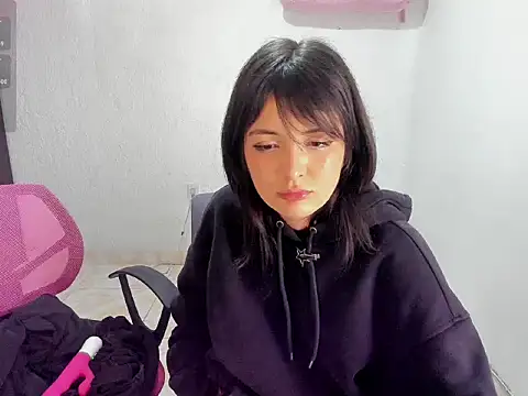 LilyWest19's cam snapshot