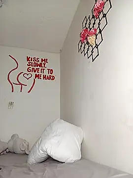 MilaFyre live sex cam