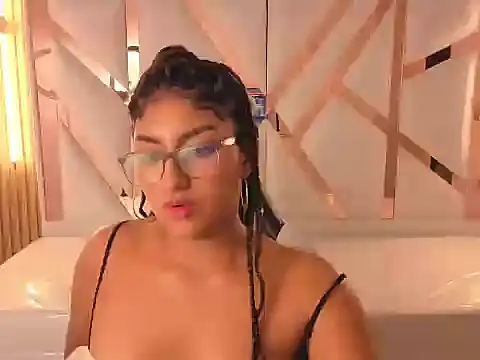 isabella_tp's cam snapshot