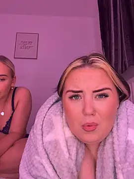 KatieCeexx live sex cam