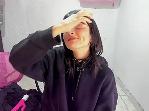 LilyWest19's cam snapshot