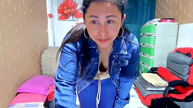 Ugly-Filipina live sex cam