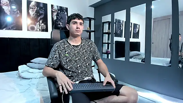 Alejo_Grey live sex cam