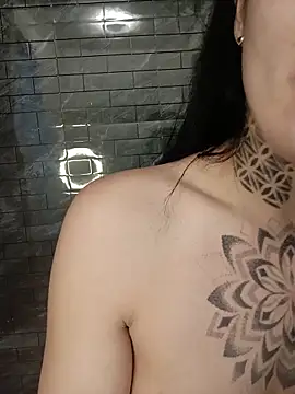 Porcellina181 live sex cam