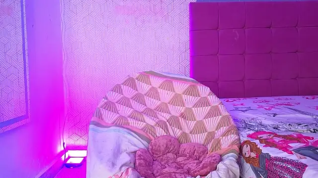 ebony_petite-69's cam snapshot