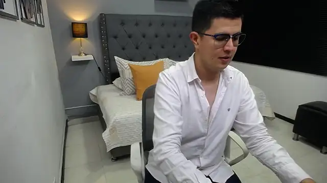 dylan_santiago_'s cam snapshot