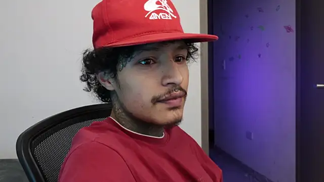 trieone live sex cam